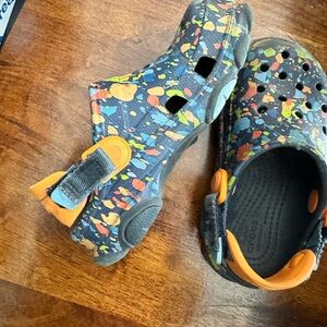 little kids size 9 crocs